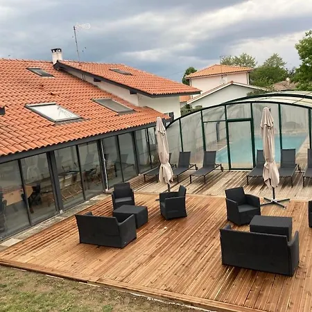 Bassin D'arcachon, Piscine Couverte Chauffee Hébergement de vacances *